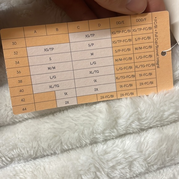 True & Co True Body Triangle Adjustable Strap Soft Form Band Wireless Bra - Picture 7 of 7